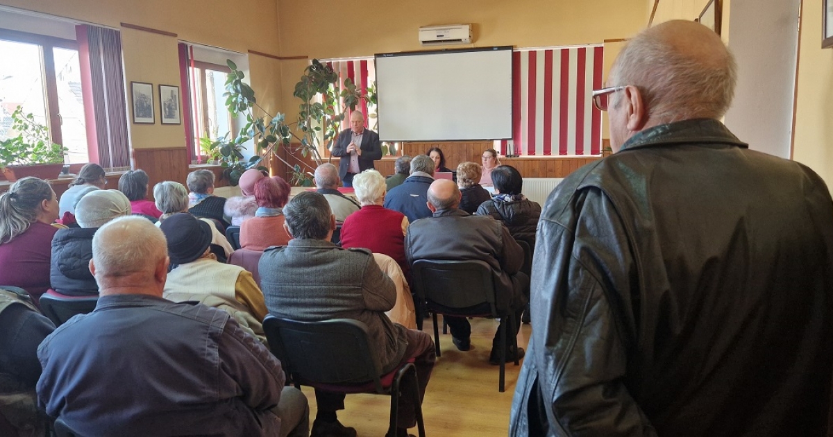 Napelemrendszer kiépítésére pályázhatnak a kisnyugdíjasok és fogyatékkal élők